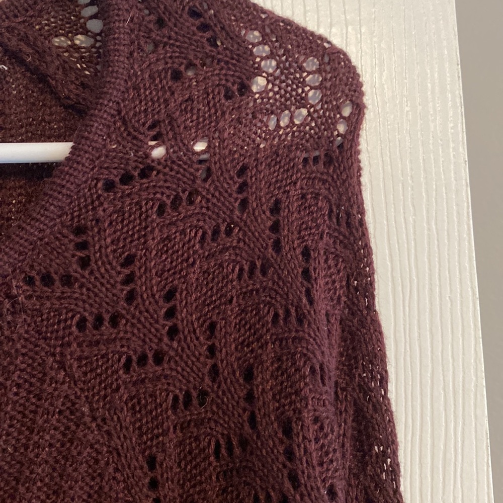 Beautiful sweater - Picture 2 of 2